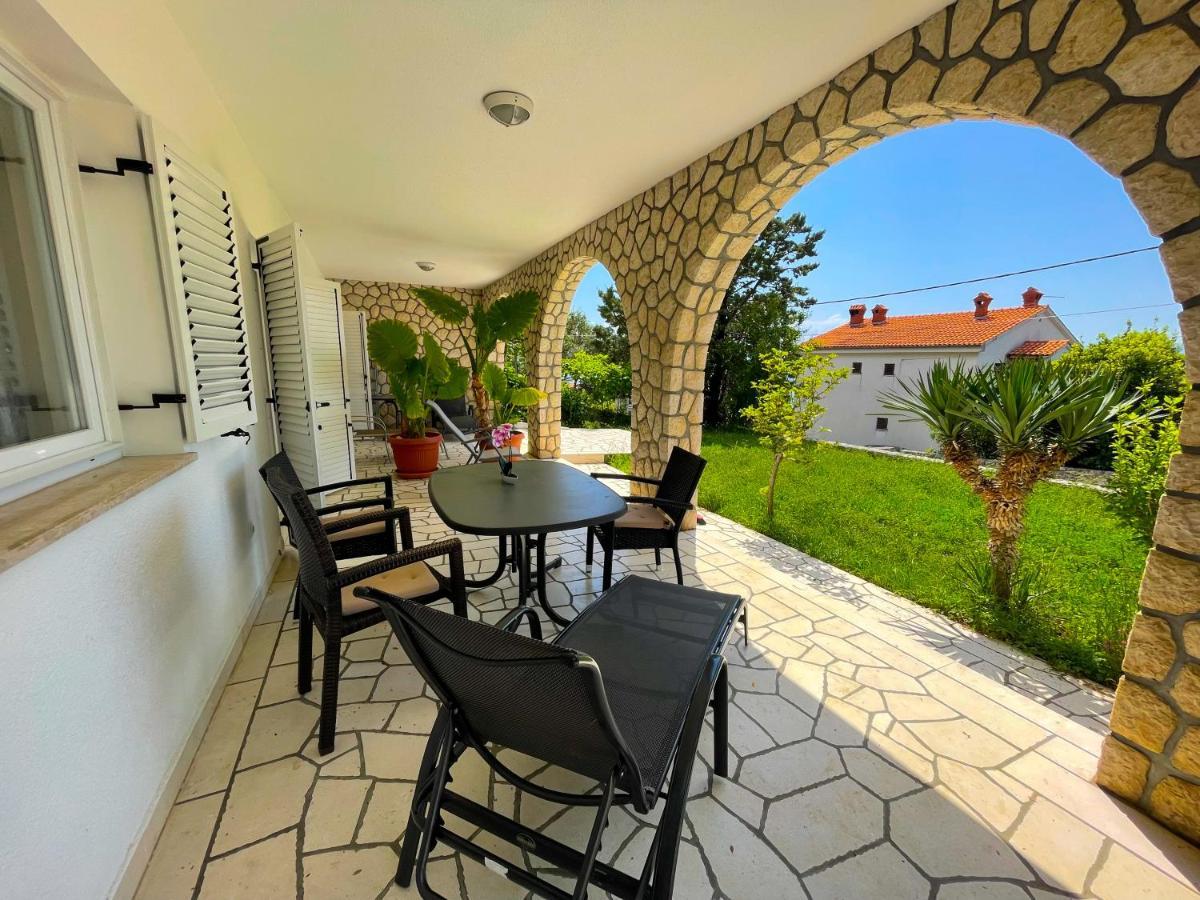 Apartments Sams Novi Vinodolski Exterior photo