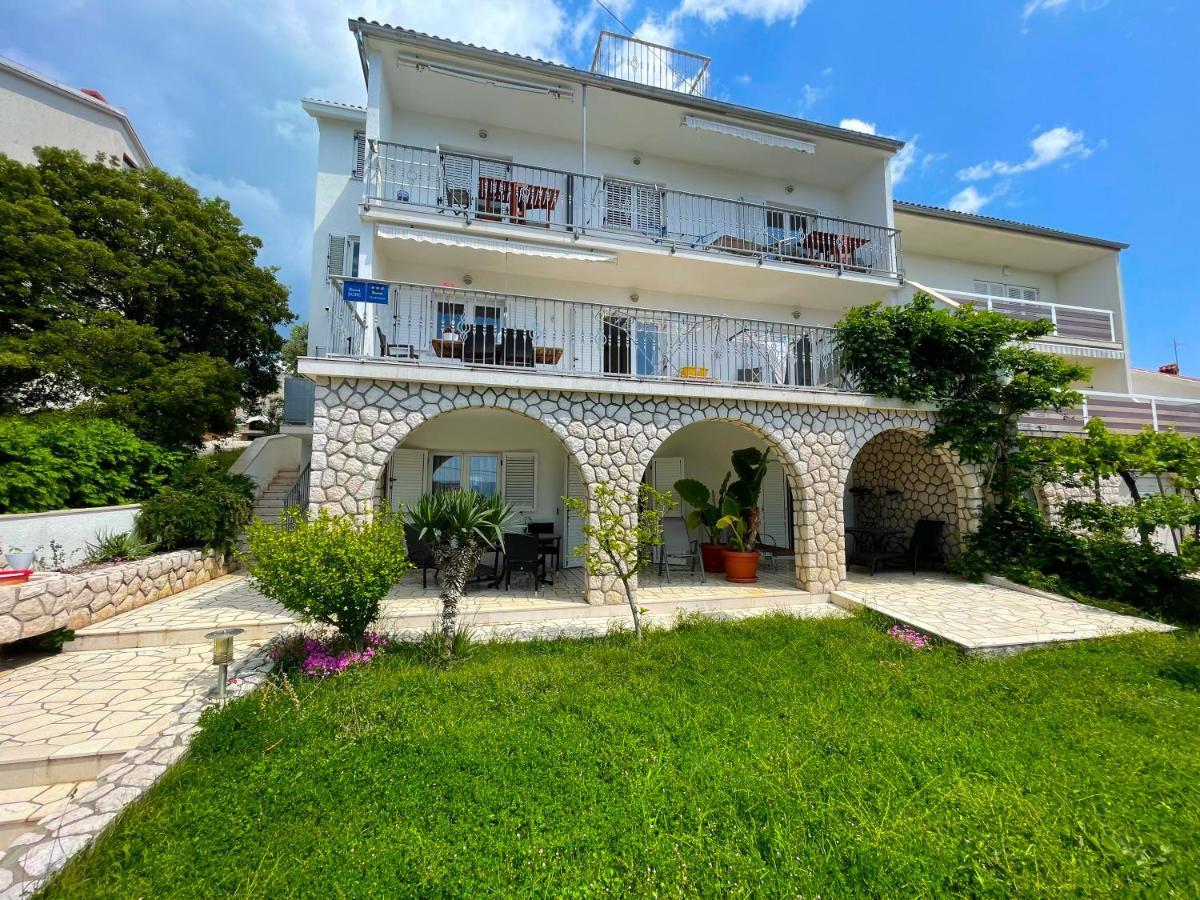 Apartments Sams Novi Vinodolski Exterior photo